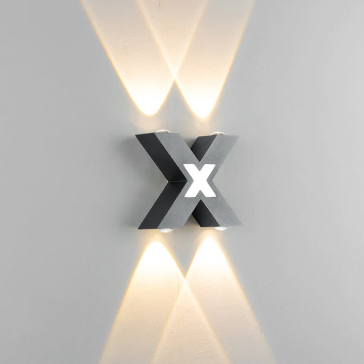 Moderne Waterproof X-förmige LED-Wandleuchte mit 4 Lichtern für Außen