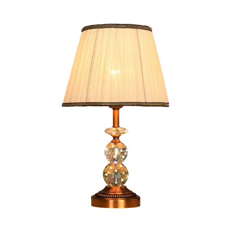 KristallGlow – Tischlampe mit konischer Form und facettierten Kristallkugeln