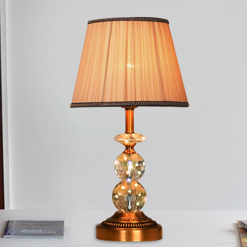 KristallGlow – Tischlampe mit konischer Form und facettierten Kristallkugeln