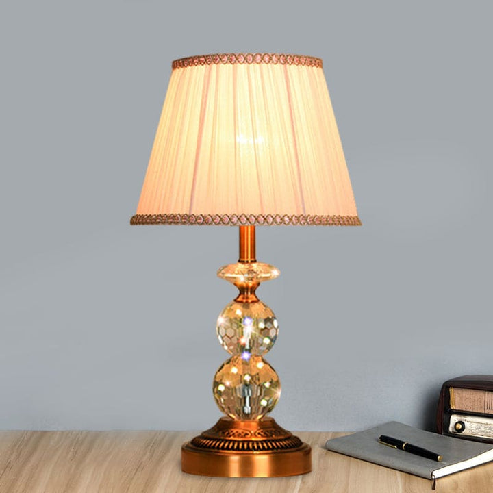 KristallGlow – Tischlampe mit konischer Form und facettierten Kristallkugeln