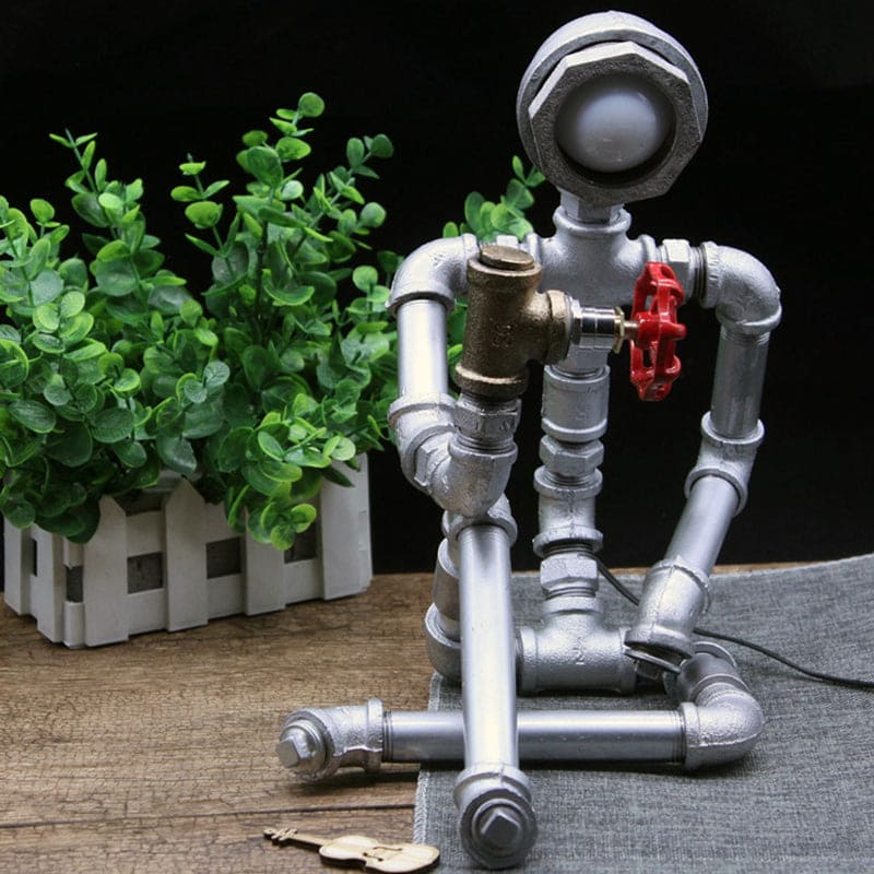 LightCraft – Industrielles Nachttischlicht „Pipe Man“ aus Eisen