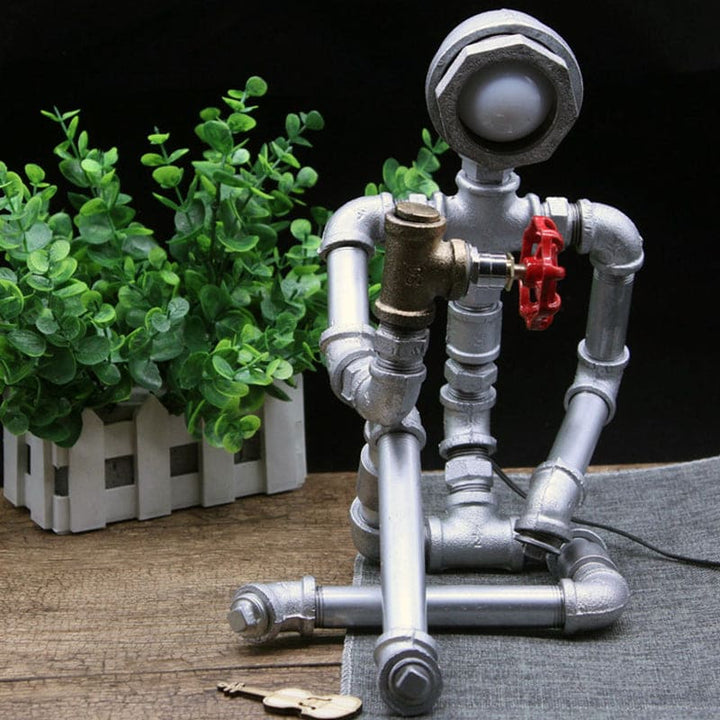 LightCraft – Industrielles Nachttischlicht „Pipe Man“ aus Eisen