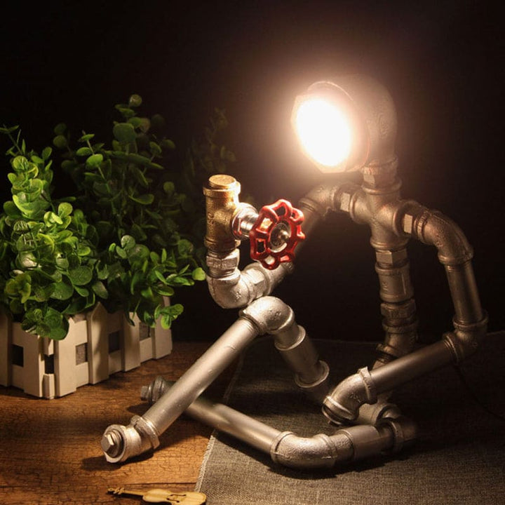 LightCraft – Industrielles Nachttischlicht „Pipe Man“ aus Eisen