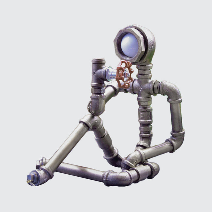 LightCraft – Industrielles Nachttischlicht „Pipe Man“ aus Eisen
