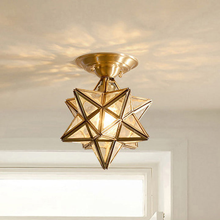 Deckenleuchte aus Messing im traditionellen Stil mit transparentem Glas - StarGlow
