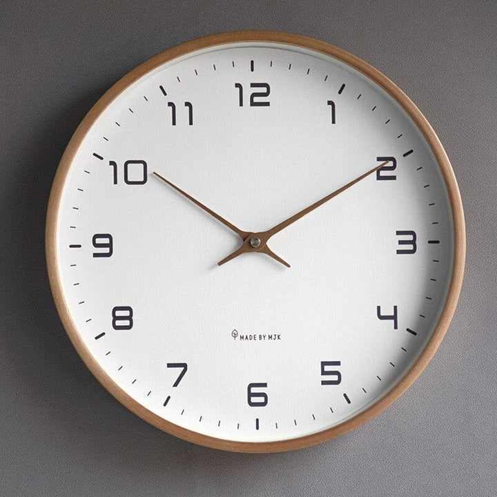 Hölzerne Wanduhr - Skandinavische Einfachheit