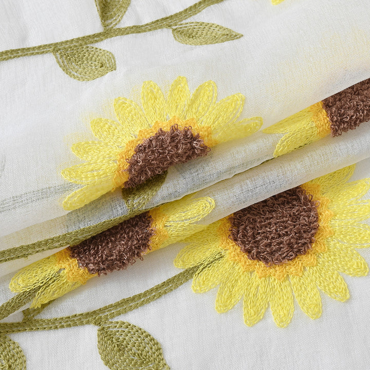 CountryBloom - Luftiger Weißer Vorhang mit Sonnenblumenmotiv für Landhaus-Dekor
