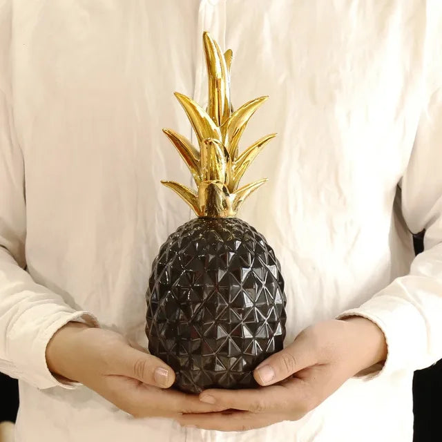 LumiPine – Goldene Ananas-Heimdekoration