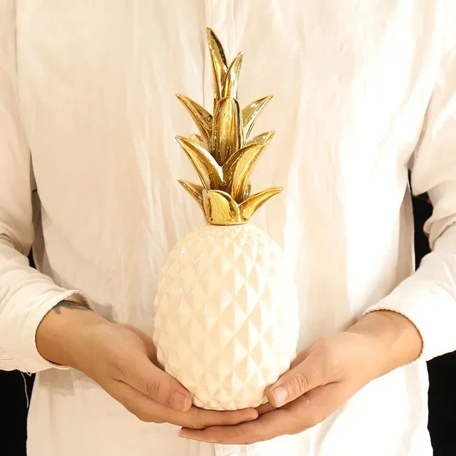 LumiPine – Goldene Ananas-Heimdekoration