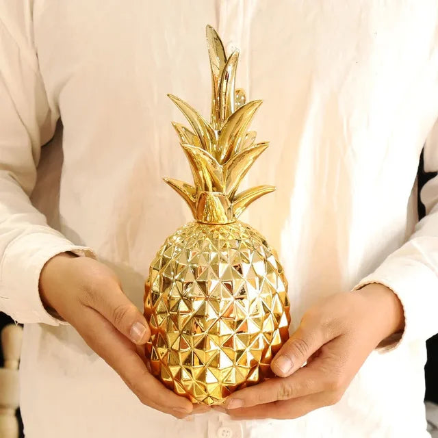 LumiPine – Goldene Ananas-Heimdekoration