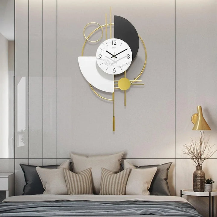 Geometrisches Gold – große 3D-Wanduhr