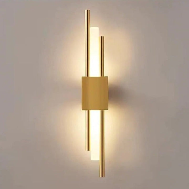 Elegante LED-Wandlampe in Schwarz und Gold für das Schlafzimmer