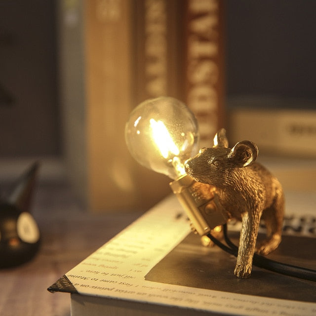 Cheeky Mouse – Kreative und einzigartige Tisch- oder Schranklampe